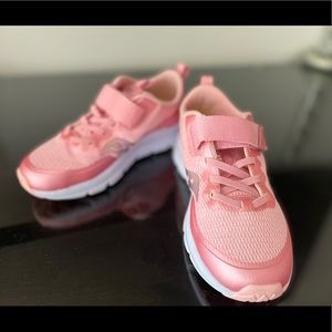 Saucony Little Girls Liteform Feel Sneakers